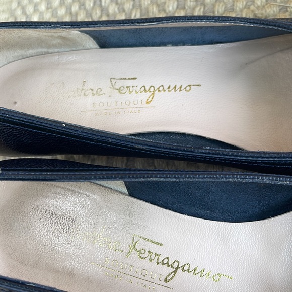 Salvatore Ferragamo black size 8 black and gold accents. - Picture 6 of 9